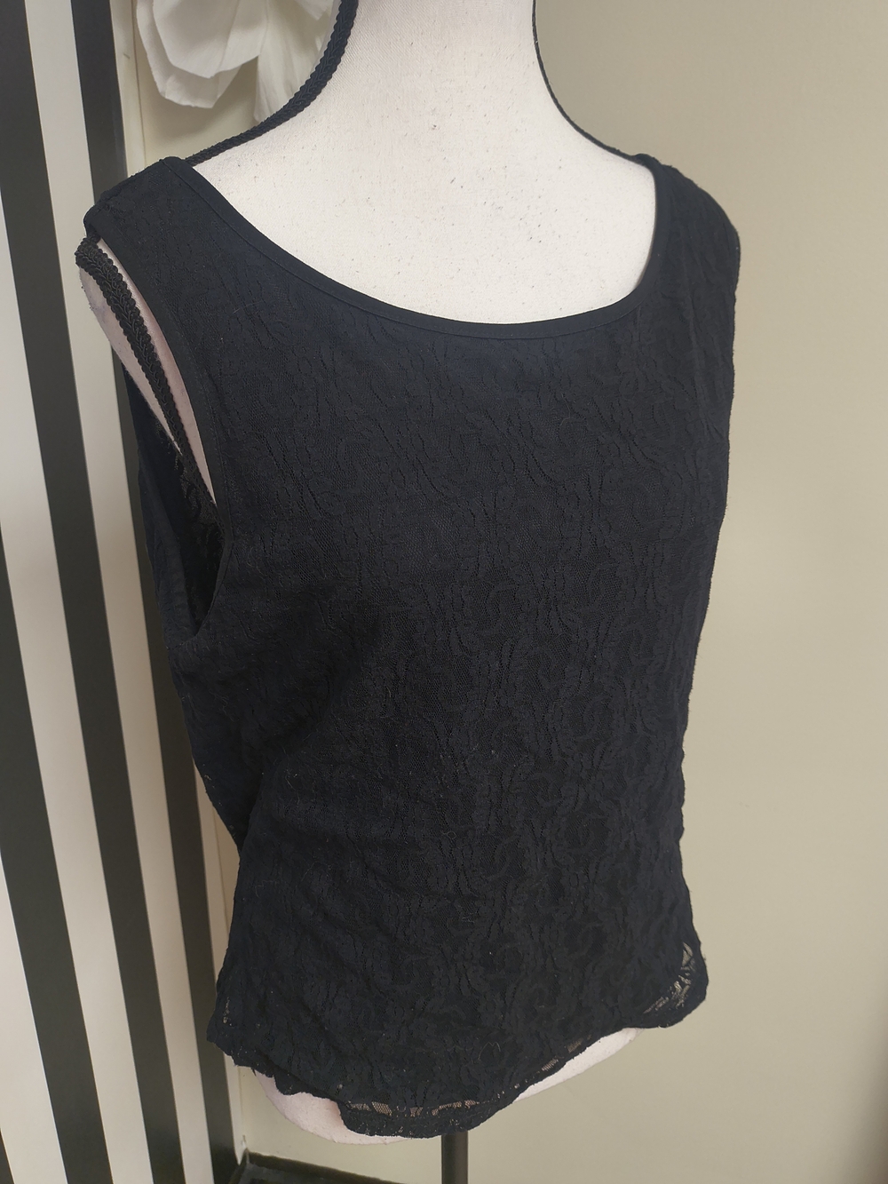 kathy ireland Black Lace Scoop Neck Tank - Picture 3 of 4